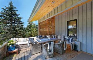 Eating Deck - Country homes for sale and luxury real estate including horse farms and property in the Caledon and King City areas near Toronto