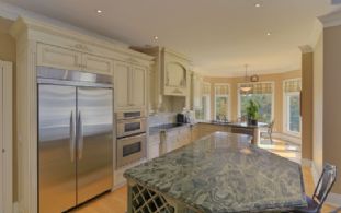 Kitchen/Breakfast Area - Country homes for sale and luxury real estate including horse farms and property in the Caledon and King City areas near Toronto