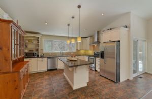 House 2: Kitchen - Country homes for sale and luxury real estate including horse farms and property in the Caledon and King City areas near Toronto