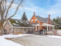 Farm House - Country homes for sale and luxury real estate including horse farms and property in the Caledon and King City areas near Toronto